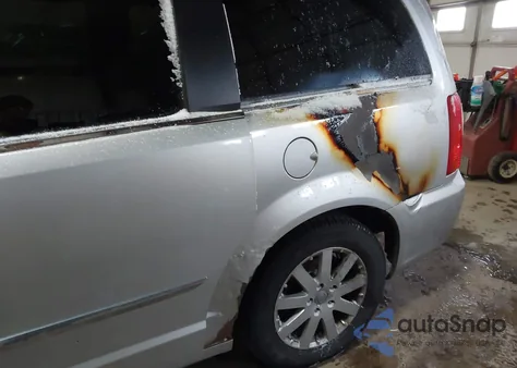 2011 Chrysler Town & Country Touring-L из США, поврежденный, VIN 2A4RR8DGXBR677787